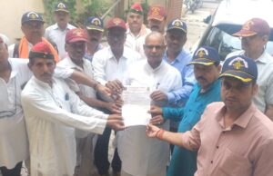 देश के पूर्व सैनिकों के वन रैंक वन पेंशन आठवीं पे कमिशन को सही करने की मांग