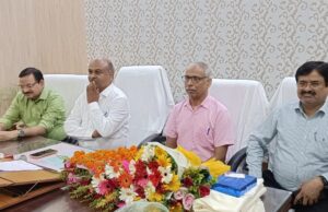 उप शिक्षा निदेशक सेवाएं -1 ओपी मिश्रा सेवानिवृत्त, दी गई विदाई