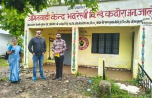 जिला अधिकारी ने विकास खंड कदौरा व महेवा आगंनबाडी केंद्रों का किया निरीक्षण