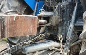 अनियंत्रित ट्रैक्टर ने बाइक व साइकिल को रौंदा