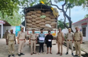 पुलिस एवं स्वाट टीम ने मूंग दाल से भरा ट्रक सहित 2 को किया गिरफ्तार