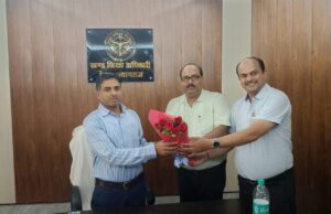 बीईओ उरुवा वरुण मिश्रा ने बीएसए प्रयागराज का किया स्वागत