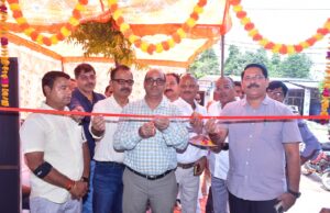 रामायणी सोलर एजेंसी अंशिका एंटरप्राइजेज का अधिक्षण अभियंता ने फीटा काटकर किया शुभारंभ