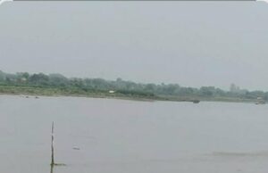 यमुना का जल स्तर घटने से नदी किनारे के वाशिंदों ने ली राहत की सांस