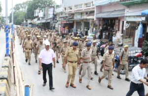 आगामी कांवड़ यात्रा को देखते हुए जिलाधिकारी एवं वरिष्ठ पुलिस अधीक्षक ने किया फ्लैग मार्च