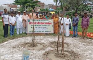 पूजन एवं मंत्रोच्चार के साथ कसया में हरिशंकरी पौधों का हुआ रोपण