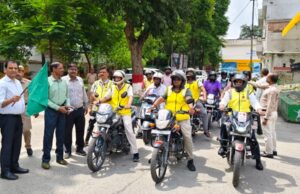 घायल कावड़ियों को त्वरित चिकित्सा उपलब्ध कराने हेतु बाइक एम्बुलेंस को दिखाई हरी झण्डी