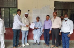 हापुड़ जिले में लेखपाल की मौत को लेकर जताया आक्रोश, सौंपा ज्ञापन