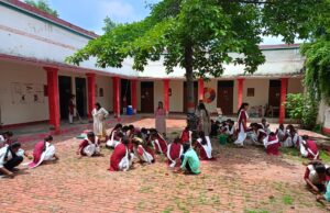 जनपद के शिक्षण संस्थानों में विशेष साफ सफाई अभियान का किया गया आयोजन