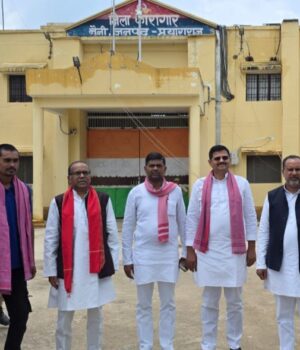 नैनी जेल पहुंचा सपा का एक प्रतिनिधि मण्डल