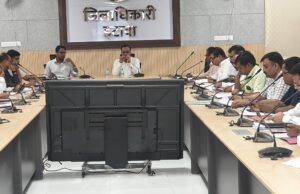 जिलाधिकारी ने विभिन्न विभागों के कार्यों की समीक्षा की