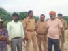 मृतक चौकीदार के अंतिमसंस्कार में शामिल हुए पुलिस कर्मि