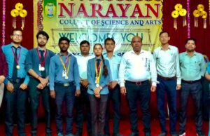 नारायन कालेज मे छात्र छात्राओं को किया गया सम्मानित