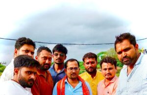 मत्स्य सेवा समिति बाबा घुश्मेश्वर नाथ धाम ने शिक्षक का सम्मान कर बढ़ाया गौरव