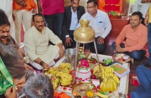 भाजपा महानगर अध्यक्ष ने भगवान शिव का किया दुग्धाग्भिषेक