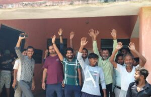 विद्युत आपूर्ति बाधित होने से भड़के ग्रामीण, उपकेंद्र का किया घेराव