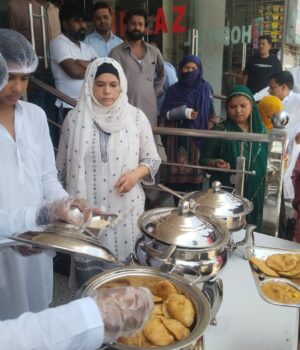 फात्मा वेलफेयर सोसायटी की ओर से दस रुपए में भरपेट भोजन का हुआ शुभारंभ