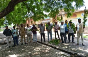 बिहार ब्लॉक प्रांगण में सफाई कर्मियों ने रोपे 150 पौधें