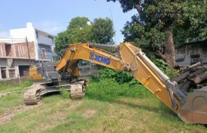 अवैध खनन पर बड़ी कार्यवाही डम्पर सहित पोकलेन मशीन को मौके से पकड़ा