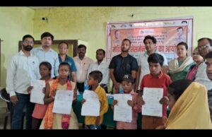 प्रमाण पत्र पाकर दिव्यांग बच्चों का खिला चेहरा