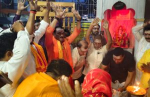 ओम नमः शिवाय का जाप करते हुए महानगर अध्यक्ष ने किया रुद्राभिषेक