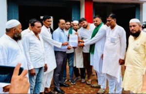 इकरा हसन पर अभद्र टिप्पणी के विरोध में सपा ने तहसीलदार को सौंपा ज्ञापन