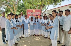 जनपद के शिक्षण संस्थाओं में आयोजित कि गई मेंहदी प्रतियोगिता