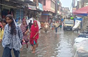 जनजीवन बेहाल आधे घंटे की बारिश ने खोली नगर पालिका की पोल
