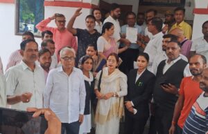 किसानों की समस्याओं को लेकर जिला मुख्यालय एवं सदर तहसील को सौंपा ज्ञापन