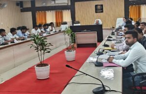 सीएम डैश बोर्ड पर खराब रैंकिंग वाले विभागों को डीएम ने लगाई फटकार