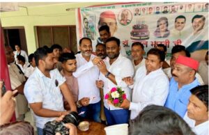 रक्तदान कर धूमधाम से मनाया गया सपा नेता राहुल भारती का जन्मदिन
