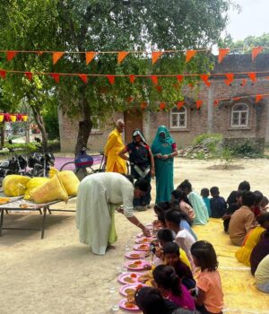 कन्या भोज तथा भण्डारे में उमड़े श्रद्धालु