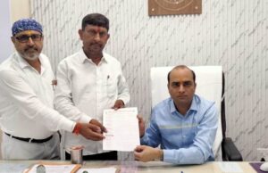 विभिन्न समस्याओं को लेकर डीएम व एसपी से मिले अधिवक्ता, सौंपा ज्ञापन