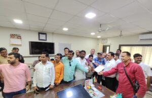 पत्रकार के साथ अभद्रता पर डीएम को सौंपा ज्ञापन