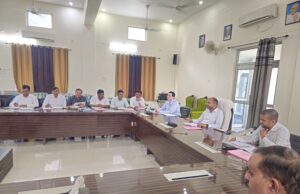 डीएम की अध्यक्षता में त्रिस्तरीय पंचायत की निर्वाचक नामावली के वृहद पुनरीक्षण के संबंध में हुई बैठक