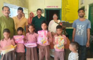 जयवीर सिंह पाल की शिक्षा मुहिम: डेढ़ दर्जन गांवों के बच्चों को मिली पाठ्य सामग्री