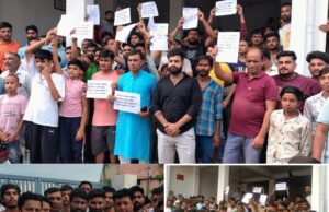 आबादी के समीप बने मुर्गी फार्म से फैल रही मक्खी मच्छर से ग्रामीण परेशान