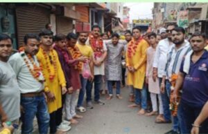 मढ़िया महादेव मंदिर पर जलाभिषेक कर डॉ० संदीप ने की जग कल्याण हेतु प्रार्थना
