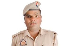 गैंगस्टर अभियुक्त चढ़ा पुलिस के हत्थे, बीट आरक्षी राहुल कुमार की सतर्कता लाई रंग