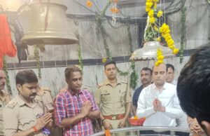 डीएम, एसपी ने बाबा धाम में किया दर्शन पूजन, प्रबन्धों का लिया जायजा