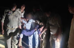 17 पुलिस कर्मियों के बीच हत्या का अपराधी किया भागने की कोशिश