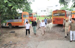 डीएम एवं एडीएम बस अड्डे के बग़ल आफिसर्स क्लब का किया निरीक्षण