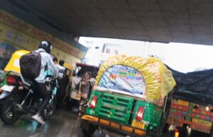 बकेवर यातायात व्यवस्था चरमराई, घंटों जाम लग रहा