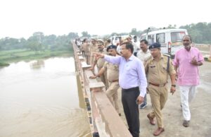 जिलाधिकारी,पुलिस अधीक्षक ने प्रभावित क्षेत्रों का किया निरीक्षण, 16 राहत केंद्र संचालित