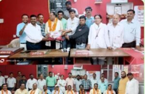 रेल सेवानिवृत्ति समारोह में रेल प्रषस्ति-पत्र देकर सम्मानित किया