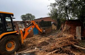 तहसील कालपी के ग्राम करमचंद्रपुर में चला बाबा का बुलडोजर