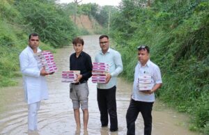प्रशांत तिवारी ने बाढ पीड़ित परिवारों को राहत सामग्री पहुंचाई