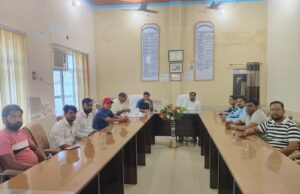 नगर पंचायत में सभासदों के साथ बैठक कर विकास कार्यो के प्रस्ताव की हुई समीक्षा