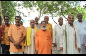 मंदिर की जमीन पर जबरन कब्जा कर रहा है रिटायर्ड कर्नल