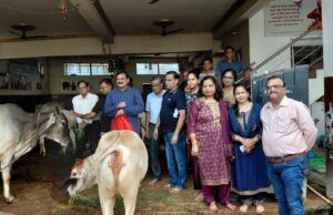 भजन- कीर्तन कर किया गया गौ-पूजन